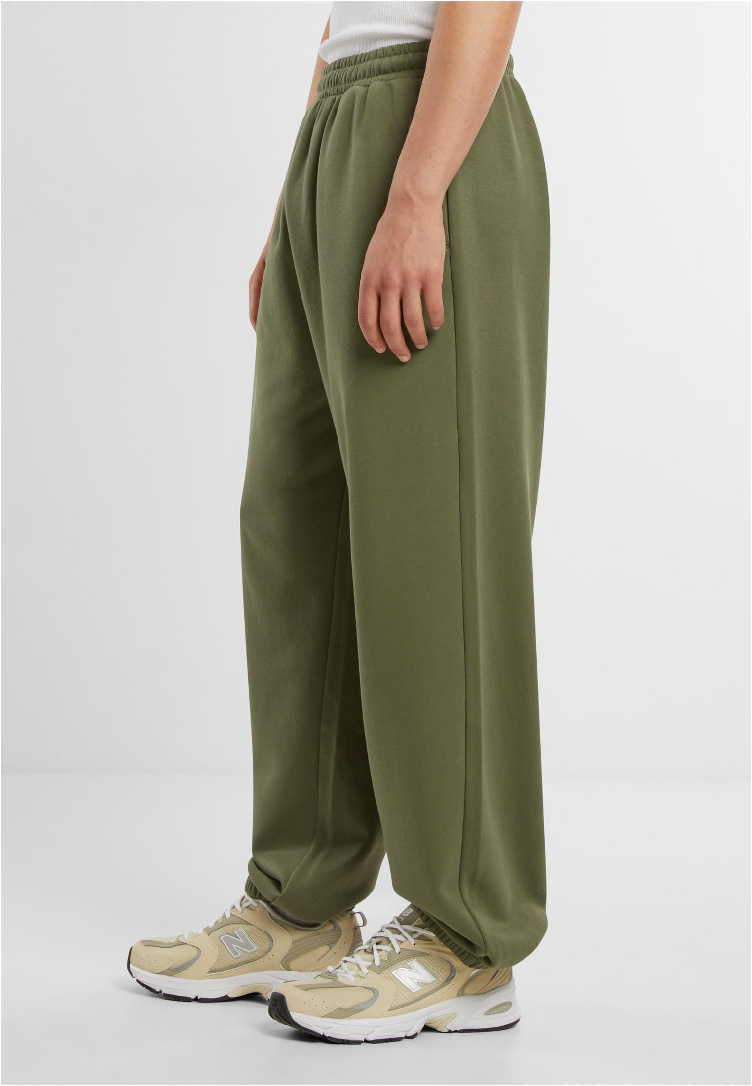 Regular Fit Sweatpants olive | olive