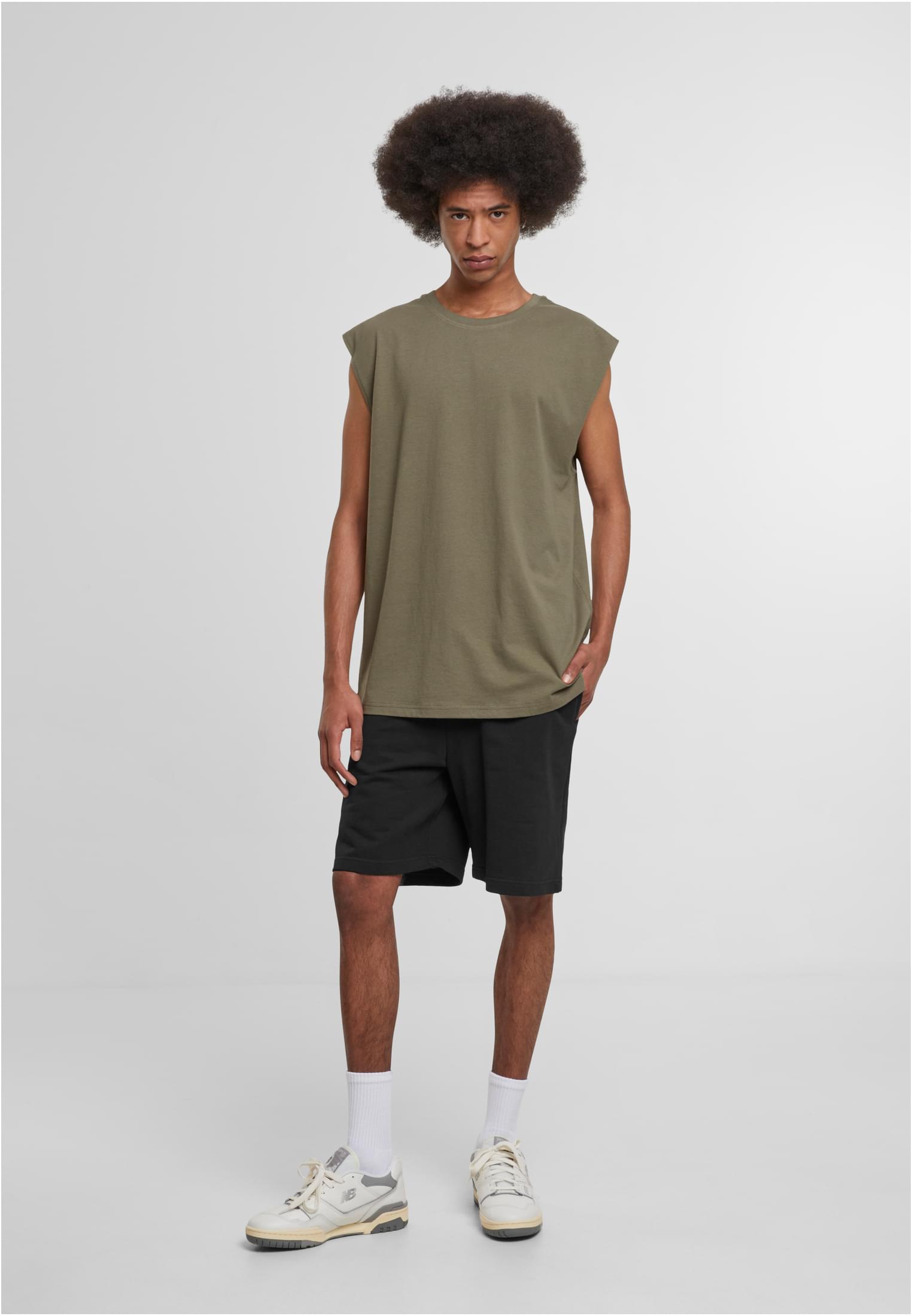 Sleeveless Tee olive | olive